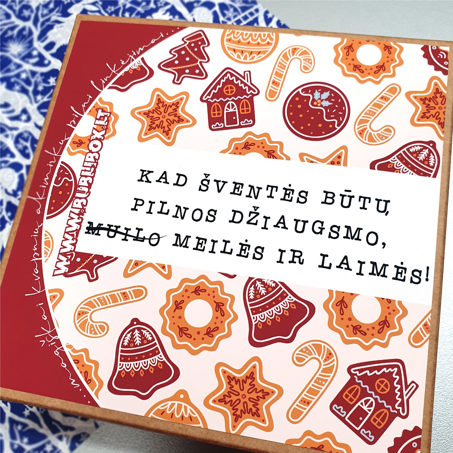 KALĖDINĖ DĖŽUTĖ: džiaugsmo muilo laimės