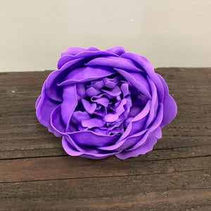 Muilo gėlė - didžiulis purpurinis bijūnas