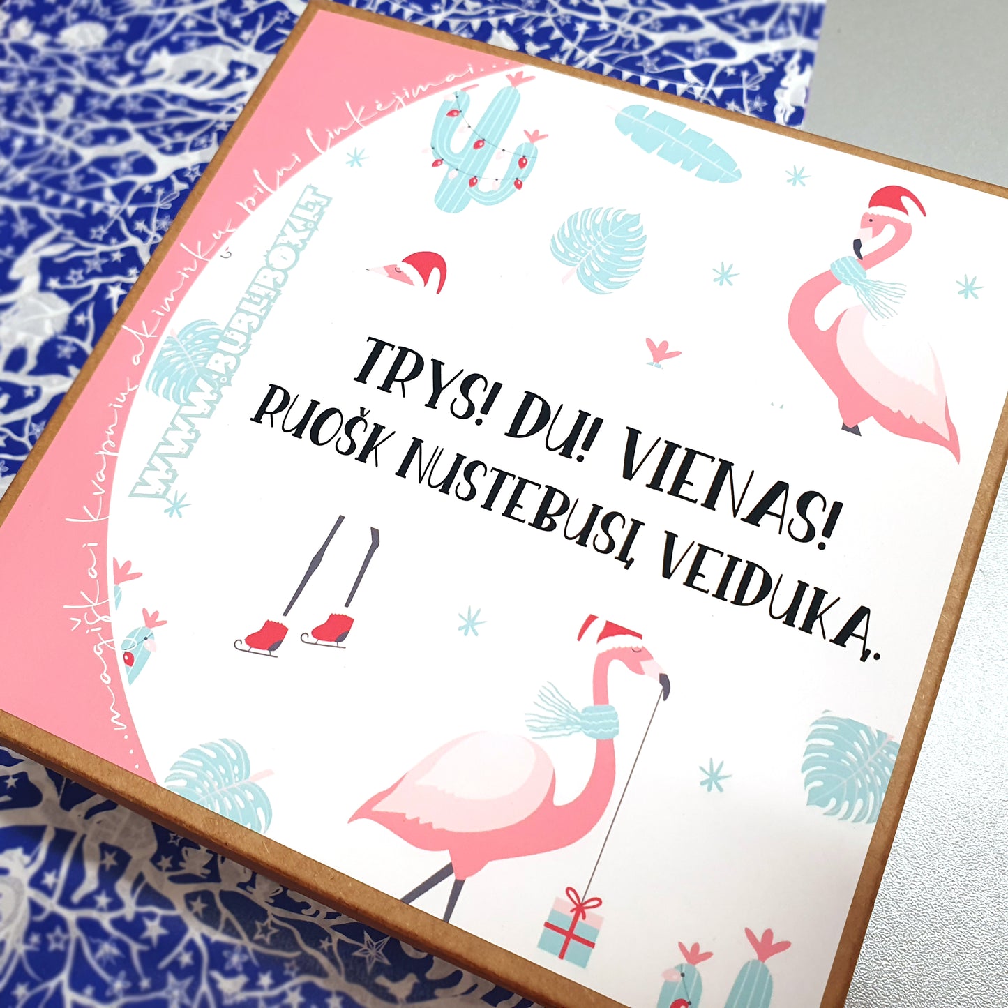 KALĖDINĖ DĖŽUTĖ: trys du vienas